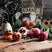 Load image into Gallery viewer, Sculpt A Foodie: Halloween Candy
